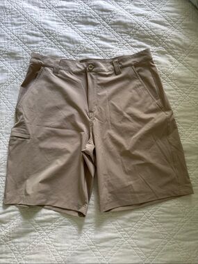 Men’s Columbia light tan PFG shorts